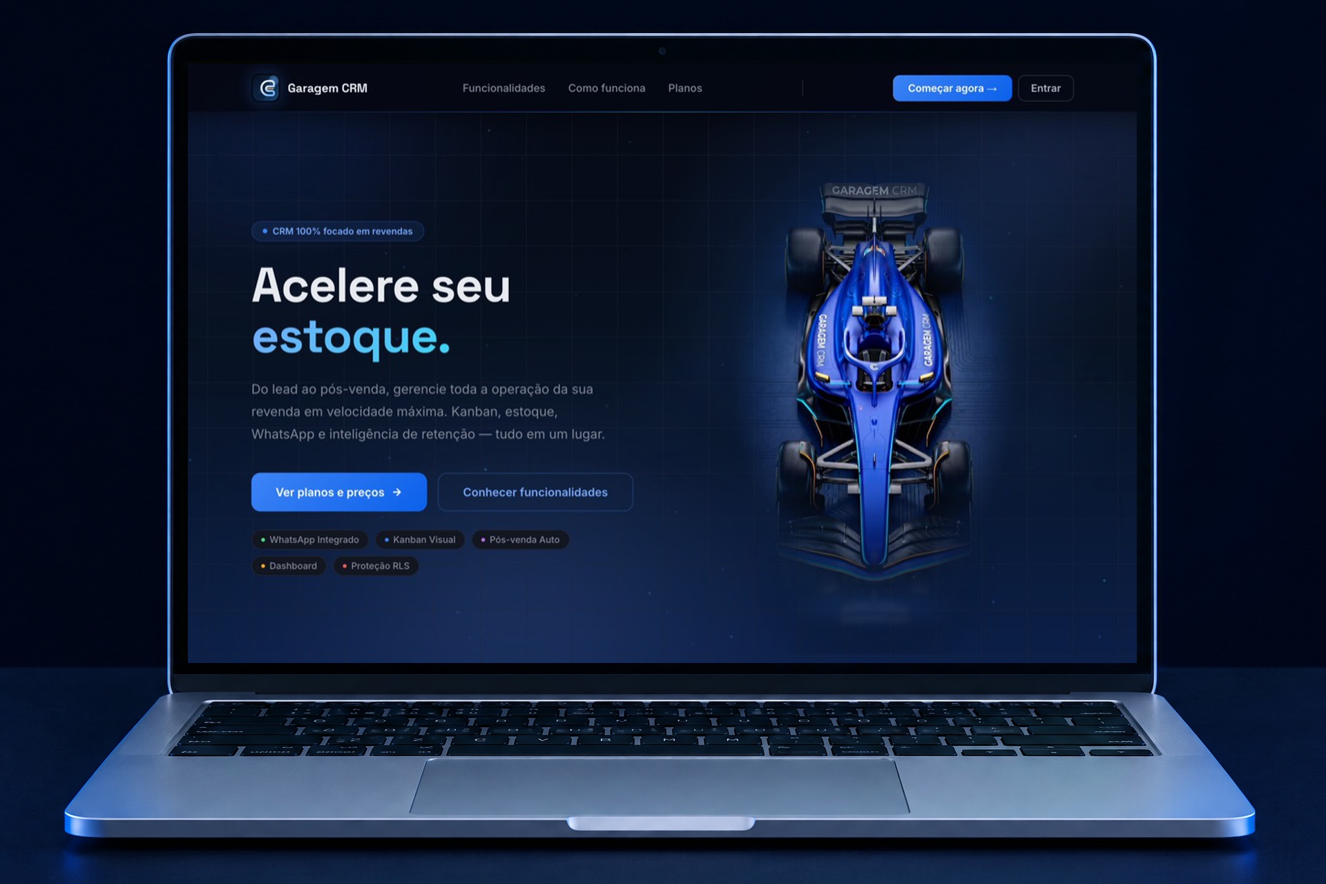 Site do Garagem CRM aberto num notebook